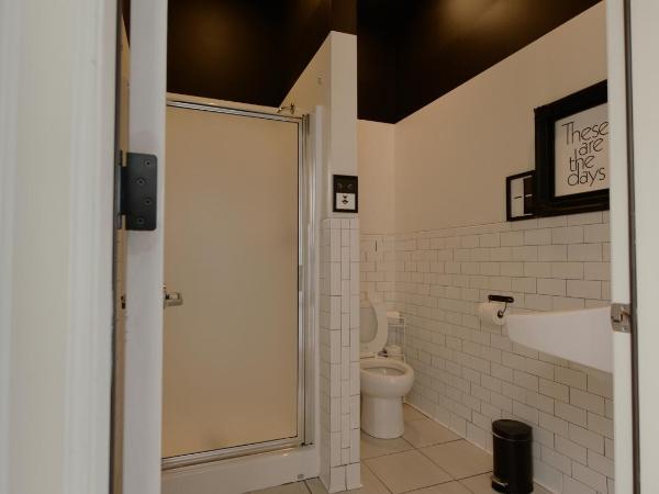 Hostel Fish : photo 4 de la chambre chambre lit king-size