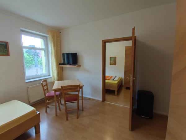 Pension Jung : photo 5 de la chambre chambre familiale avec baignoire