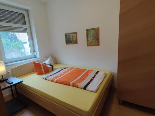 Pension Jung : photo 3 de la chambre chambre familiale avec baignoire