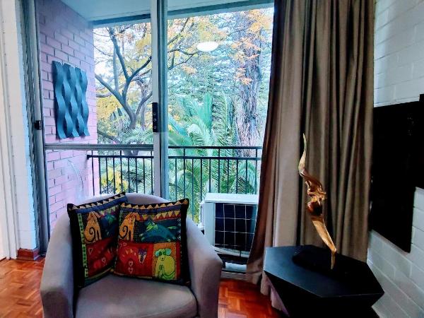 Quaint & Tranquil Subiaco 1 Bedroom Apartment : photo 6 de la chambre appartement - vue sur jardin