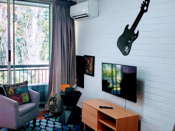 Quaint & Tranquil Subiaco 1 Bedroom Apartment : photo 7 de la chambre appartement - vue sur jardin