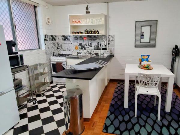 Quaint & Tranquil Subiaco 1 Bedroom Apartment : photo 10 de la chambre appartement - vue sur jardin