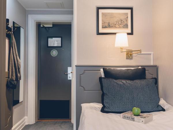 Crystal Plaza Hotel : photo 2 de la chambre petite chambre simple