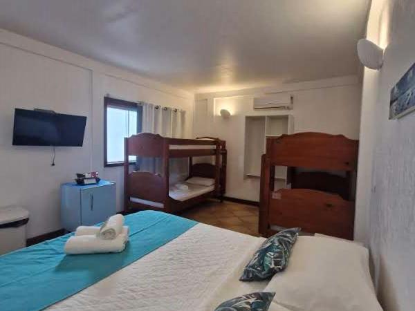 Bamboo Búzios Hostel : photo 1 de la chambre chambre familiale avec salle de bains privative