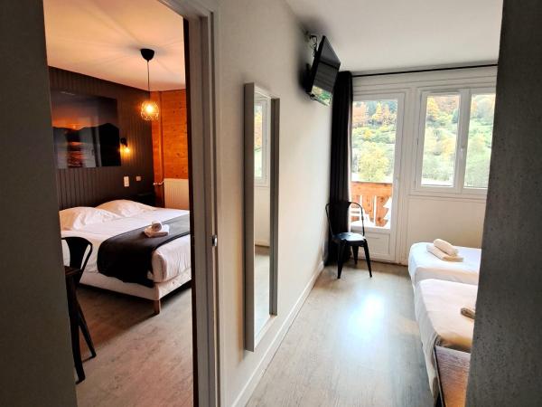 Hôtel Les Mouflons : photo 2 de la chambre chambre quadruple avec balcon
