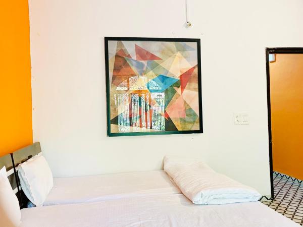 Separate 2 AC Rooms Kalyani Nagar Near Pune Airport Osho Garden WTC : photo 5 de la chambre chambre lits jumeaux