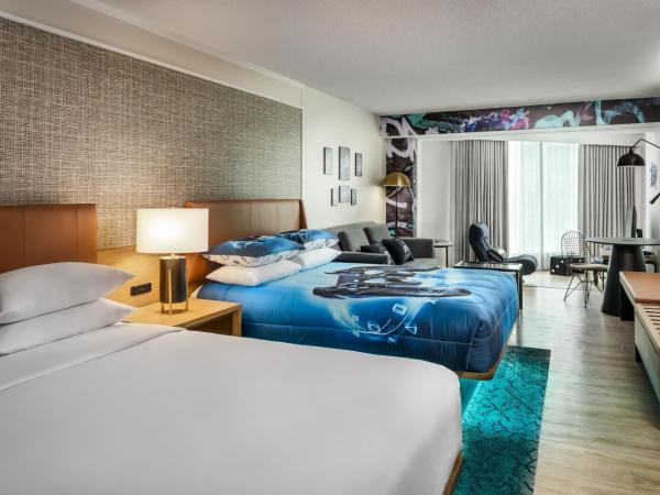 Sheraton Gateway Hotel in Toronto International Airport : photo 5 de la chambre chambre traditionnelle avec 2 lits doubles