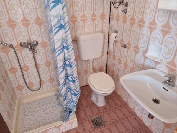 Rooms Gordy in the Center Novalja with Pool : photo 9 de la chambre chambre double