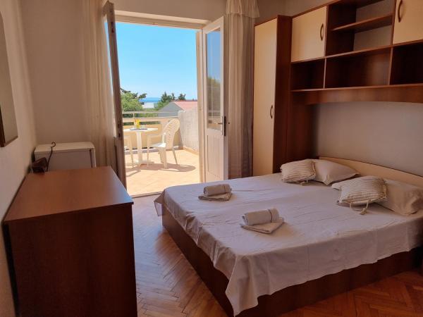 Rooms Gordy in the Center Novalja with Pool : photo 1 de la chambre chambre double