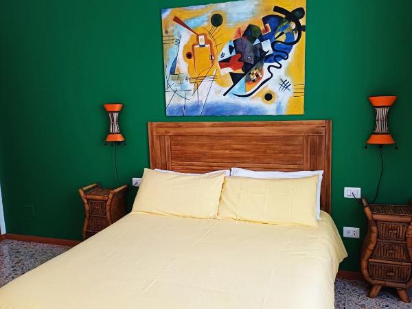 Affittacamere Il Pittoresco : photo 1 de la chambre chambre double ou lits jumeaux avec salle de bains commune