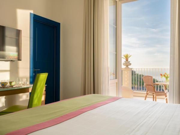 Relais Palazzo del Barone : photo 5 de la chambre chambre double ou lits jumeaux deluxe - vue sur mer