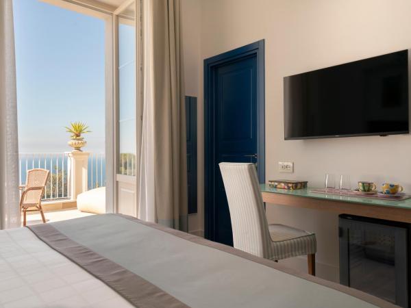 Relais Palazzo del Barone : photo 2 de la chambre chambre double ou lits jumeaux deluxe - vue sur mer