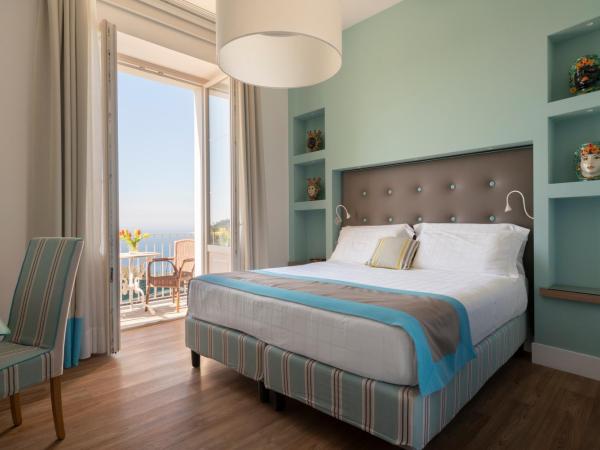 Relais Palazzo del Barone : photo 1 de la chambre chambre double ou lits jumeaux deluxe - vue sur mer