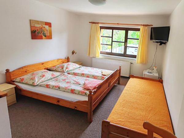 Pension Trojská : photo 1 de la chambre chambre triple