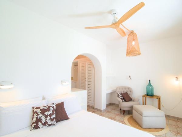 Villa Ravino Secret Retreat : photo 1 de la chambre studio avec terrasse et vue sur le jardin