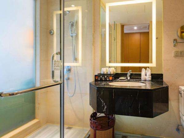 Ocean View Resort Yalong Bay : photo 2 de la chambre chambre double ou lits jumeaux supérieure - vue sur montagnes