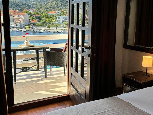 Villa Samac : photo 1 de la chambre appartement 1 chambre avec vue sur la mer et balcon