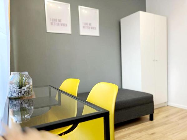 Hello Poznań : photo 2 de la chambre chambre lits jumeaux avec salle de bains commune