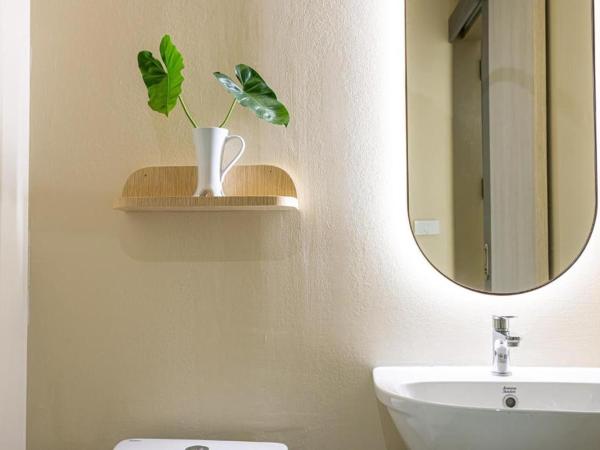 L MINITEL at Night Bazaar Chiangmai : photo 9 de la chambre chambre double Économique