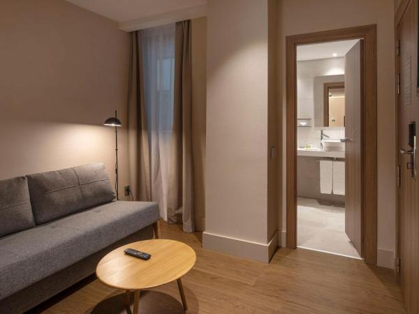 NH Sants Barcelona : photo 6 de la chambre chambre quadruple familiale (2 adultes + 2 enfants)