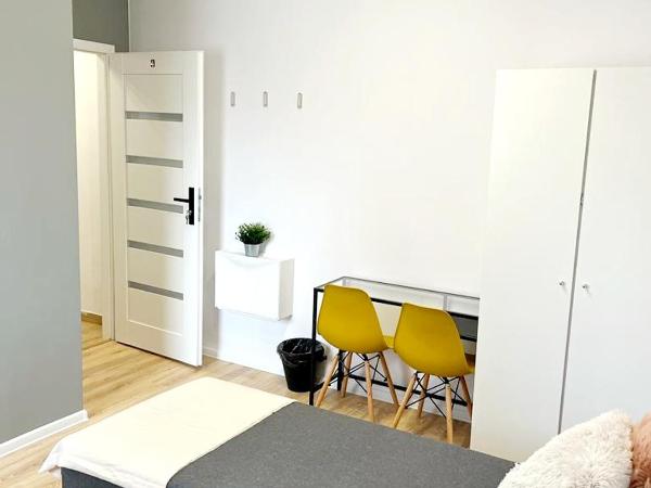 Hello Poznań : photo 4 de la chambre chambre lits jumeaux avec salle de bains commune