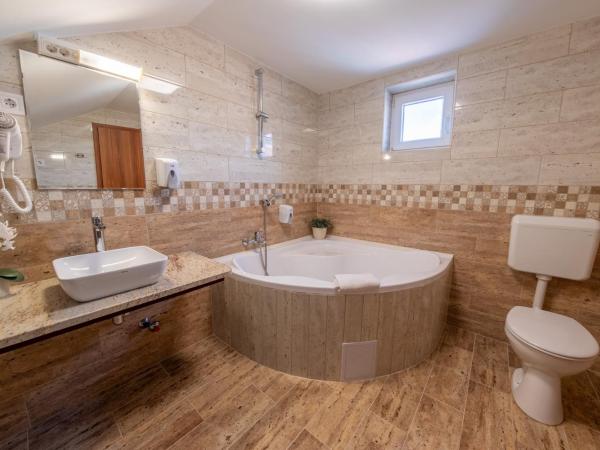 Szinbád Hotel : photo 4 de la chambre chambre quadruple