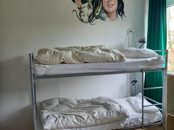 instantSleep Backpackerhostel St Pauli : photo 2 de la chambre lit dans dortoir pour femmes de 6 lits