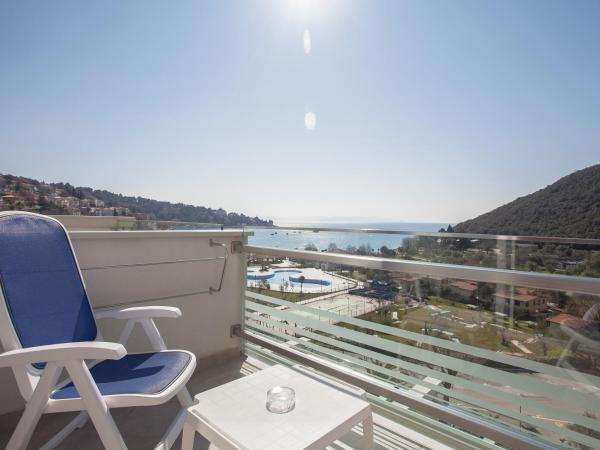 Hotel Hedera - Maslinica Hotels & Resorts : photo 5 de la chambre chambre double avec balcon - vue sur mer
