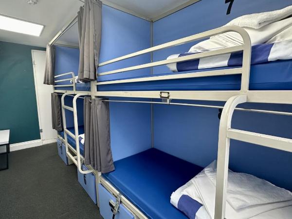 Smart Russell Square Hostel : photo 4 de la chambre lit simple dans un dortoir mixte de 8 lits avec salle de bains privative