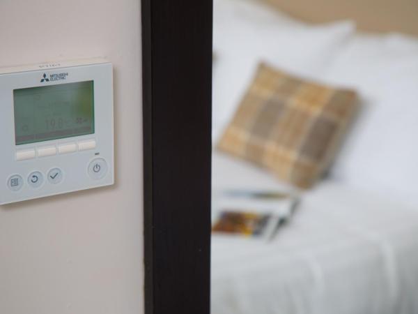 Menlo Park Hotel : photo 2 de la chambre chambre lit king-size avec climatisation