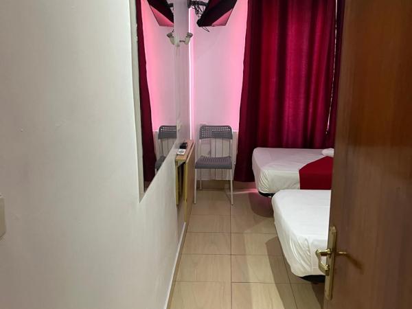 Hostal Las Vegas : photo 2 de la chambre chambre lits jumeaux