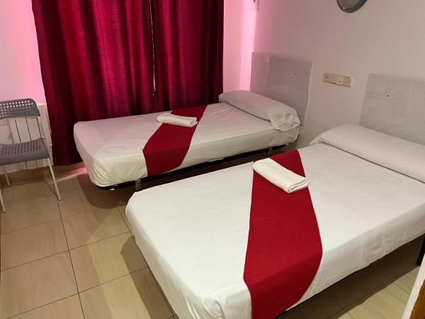 Hostal Las Vegas : photo 4 de la chambre chambre lits jumeaux