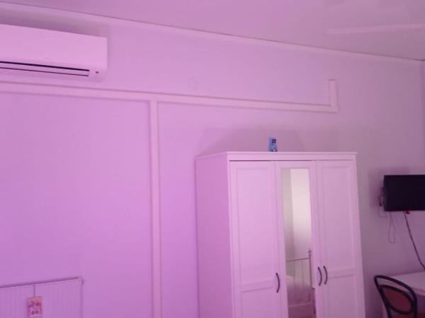 B & B Arbostella Dream Stay : photo 4 de la chambre chambre lit queen-size avec salle de bains commune 