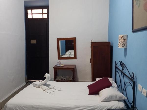 Hotel Reforma : photo 8 de la chambre chambre lits jumeaux avec balcon