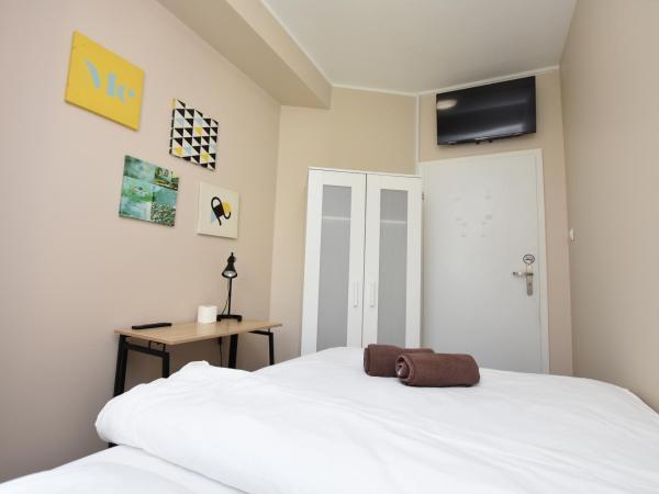 DUKES ApartHostel - pokoje prywatne, RYNEK : photo 2 de la chambre chambre double avec salle de bains commune