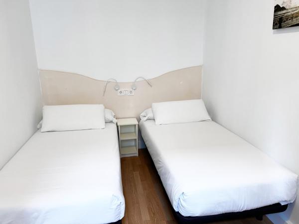 Pensión Régil : photo 3 de la chambre chambre lits jumeaux avec balcon