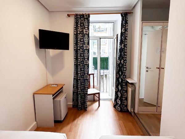 Pensión Régil : photo 4 de la chambre chambre lits jumeaux avec balcon