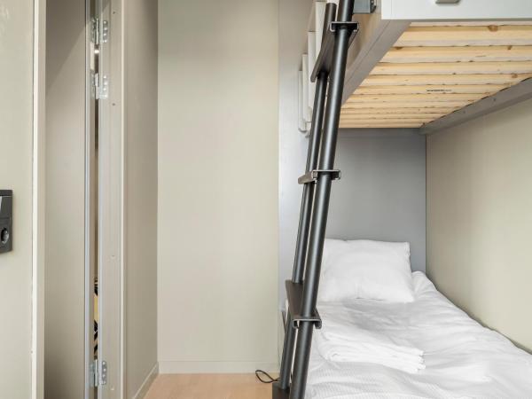 Aiden by Best Western Karlstad Arena : photo 1 de la chambre junior twin suite with bunk bed, balcony and sea view