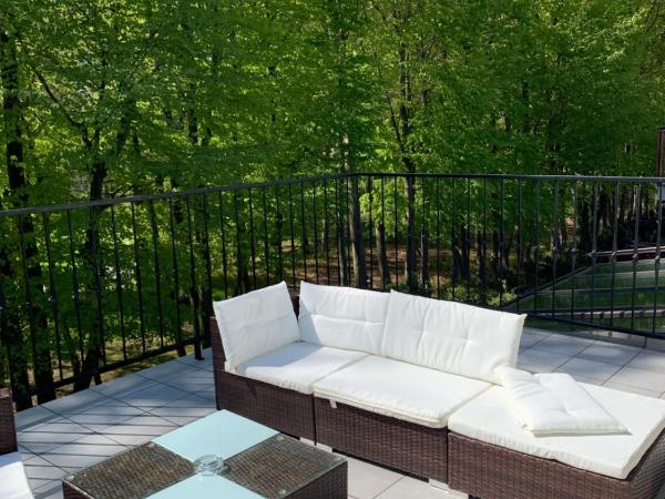 Villa Astoria : photo 1 de la chambre suite familiale avec balcon