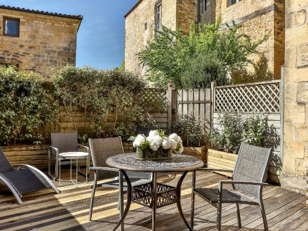 La Villa des Consuls - Gîte de tourisme de charme : photo 6 de la chambre appartement avec terrasse (rez-de-chaussée)