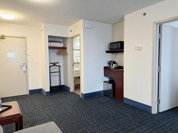 Divya Sutra Plaza and Conference Centre Calgary Airport : photo 9 de la chambre suite plaza