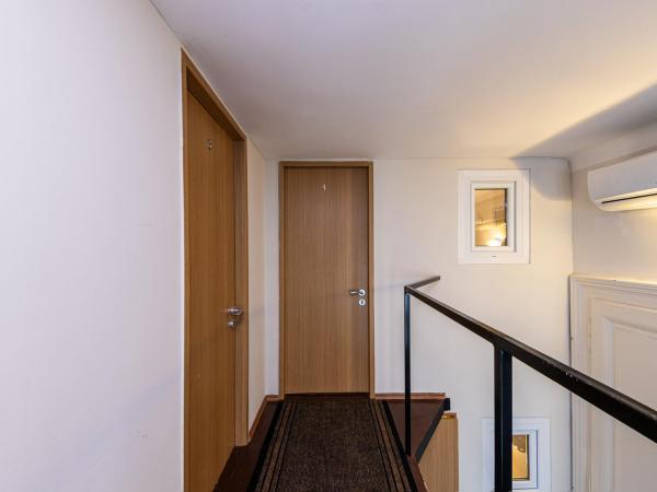 Urban Rooms : photo 10 de la chambre chambre double avec salle de bains commune