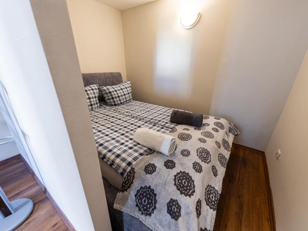 Urban Rooms : photo 10 de la chambre chambre familiale avec salle de bains commune