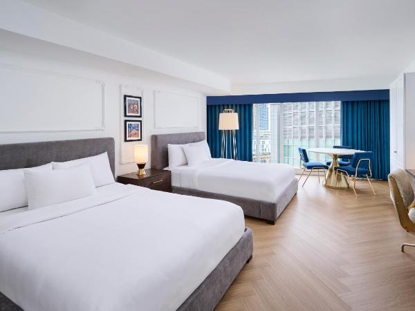 Pantages Hotel Toronto Centre : photo 3 de la chambre studio de luxe avec 2 lits queen-size