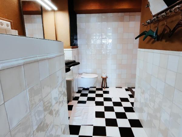 B&B House of Straw Amsterdam : photo 10 de la chambre chambre double avec salle de bains privative