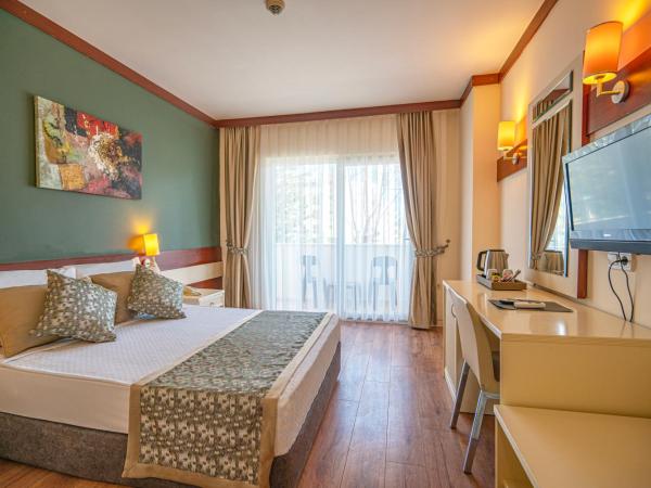 DG HOTELS ROSE RESORT : photo 2 de la chambre chambre double ou lits jumeaux avec lit d'appoint