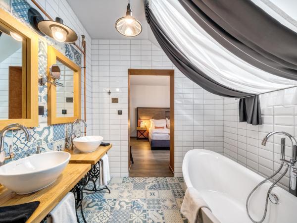 Hotel Memories OldTown : photo 5 de la chambre chambre double deluxe avec baignoire