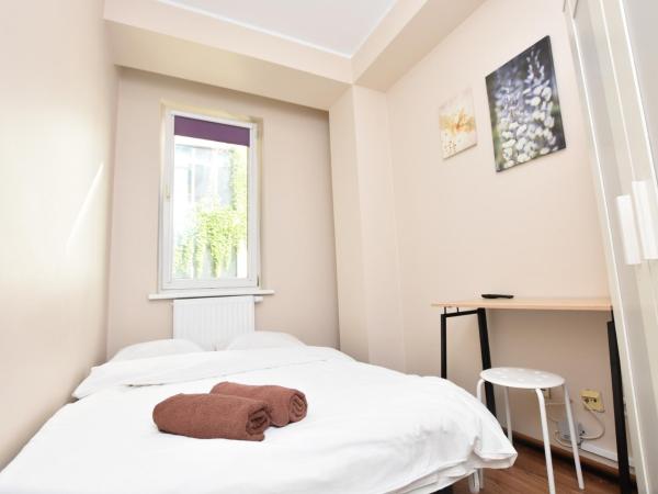 DUKES ApartHostel - pokoje prywatne, RYNEK : photo 1 de la chambre chambre double avec salle de bains commune