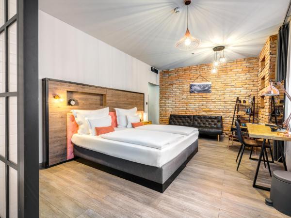 Hotel Memories OldTown : photo 4 de la chambre chambre triple de luxe avec baignoire