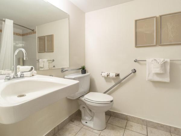 Hotel Faubourg Montreal Centre-Ville Downtown : photo 10 de la chambre suite 1 chambre avec 2 lits queen-size